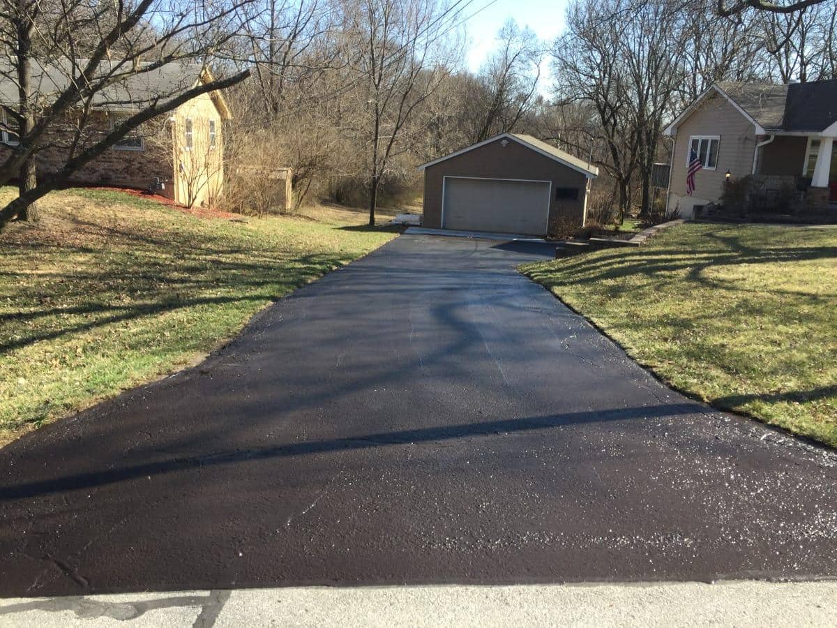 Crack Fill and Sealcoating in Gladstone, MO Thumbnail