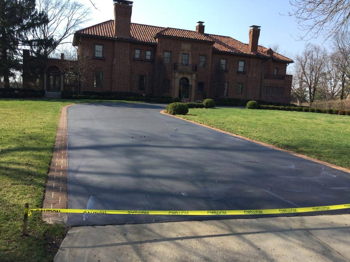 Driveway Sealcoating in KCMO Thumbnail