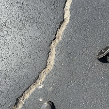 Top-quality-Crack-filling-and-sealcoating-in-Kansas-City-Missouri 1